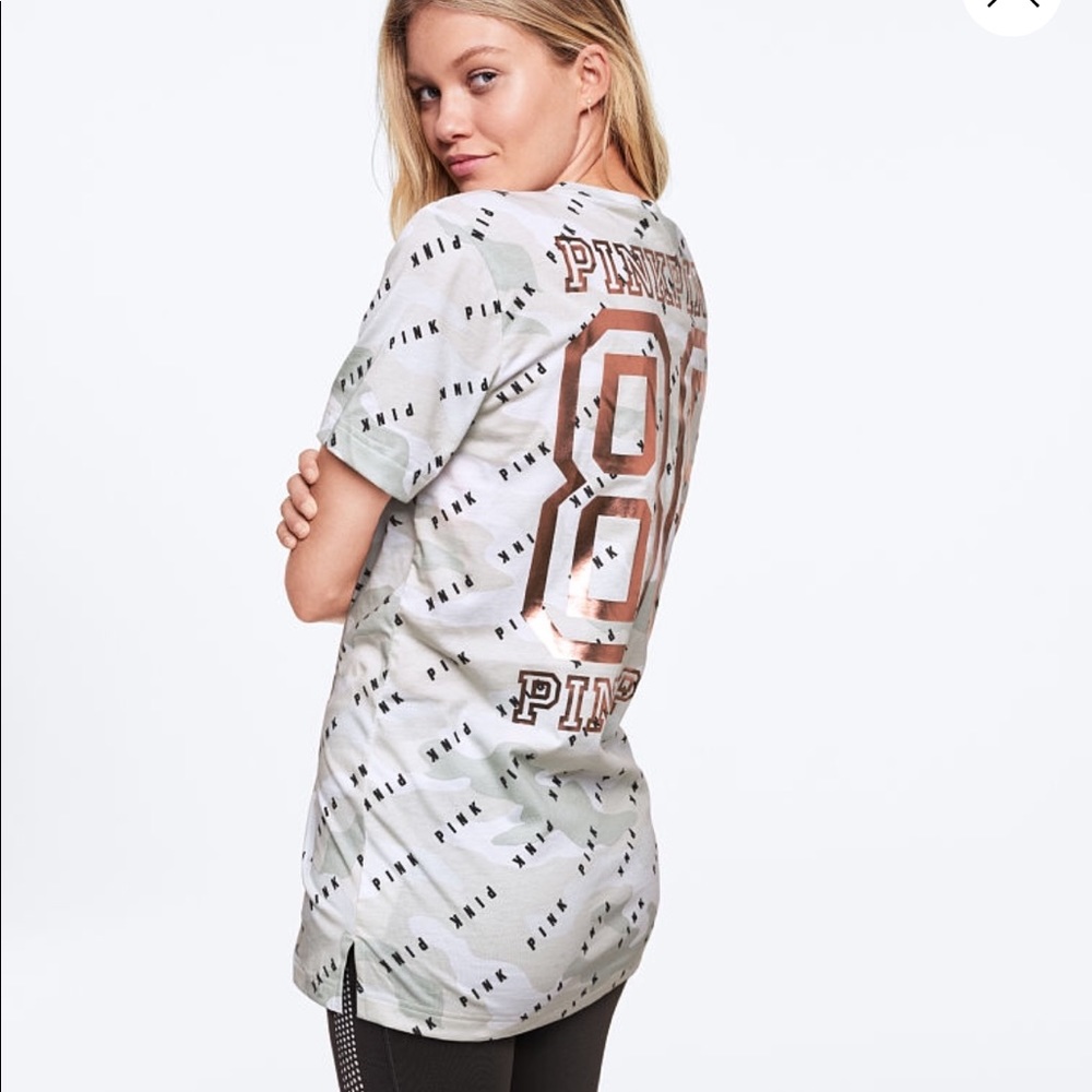 VS PINK GREY CAMO T-SHIRT/BLACK PANTS SET